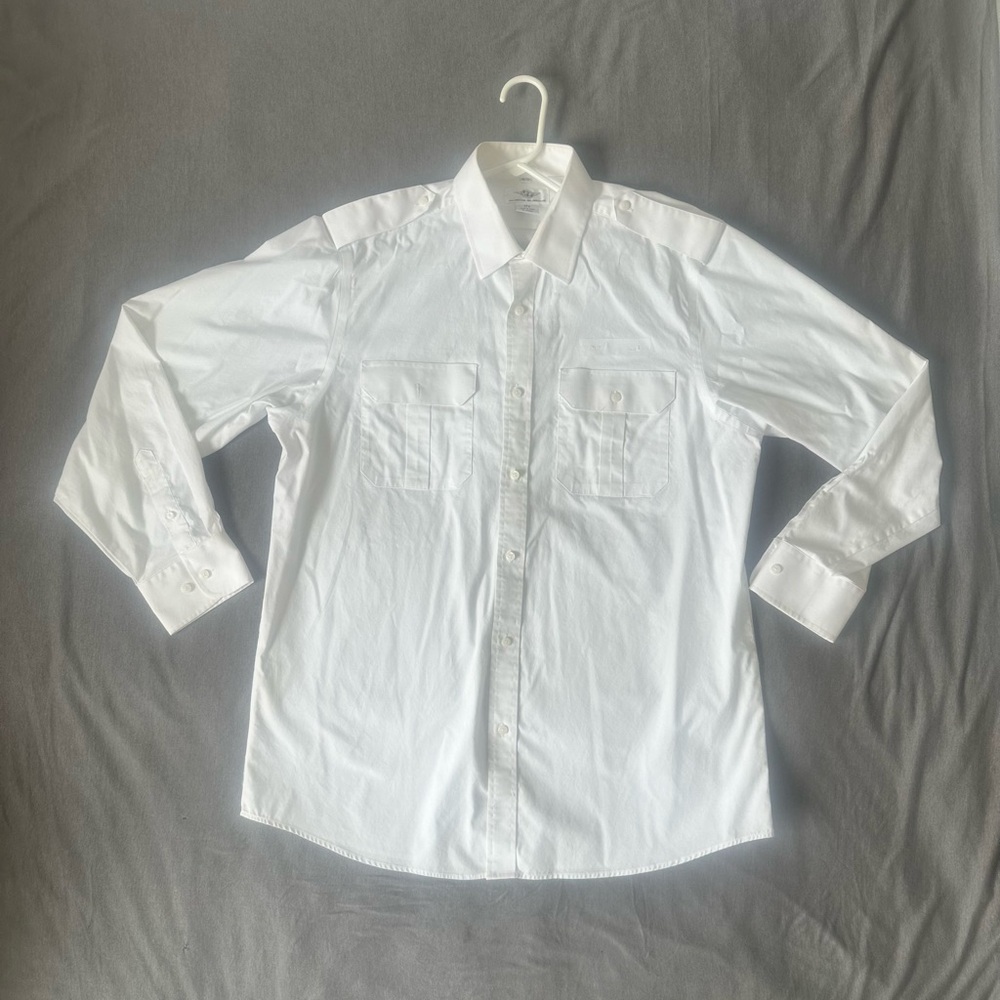 M&H Long Sleeve Pilot Shirt – Men’s Size L (Neck 17.5 / Sleeve 36–37)